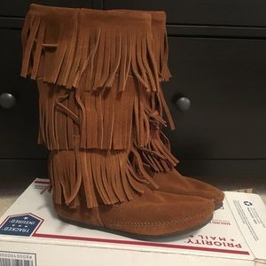 Like New Minnetonka Fringe Boots